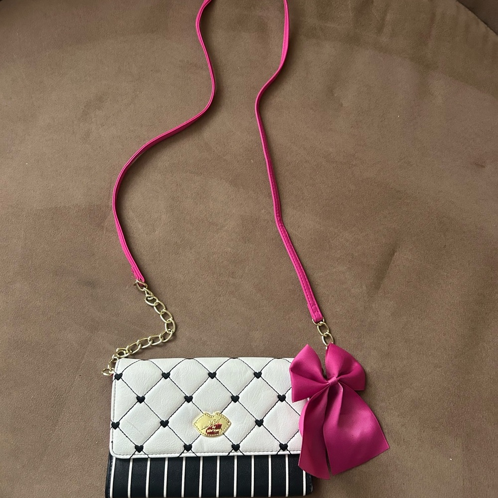 Betsey Johnson White and Pink Quilted Crossbody Bag with Bow